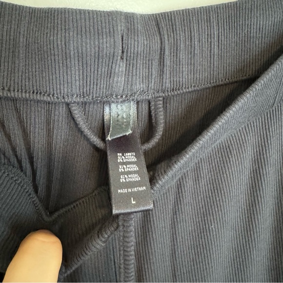 SKIMS SOFT LOUNGE PAJAMA SET - GUNMETAL GREY - Picture 4 of 7